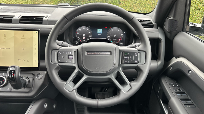 Land Rover Defender 3.0 D250 X-Dynamic HSE 110 5dr Auto Diesel Estate - Image 15